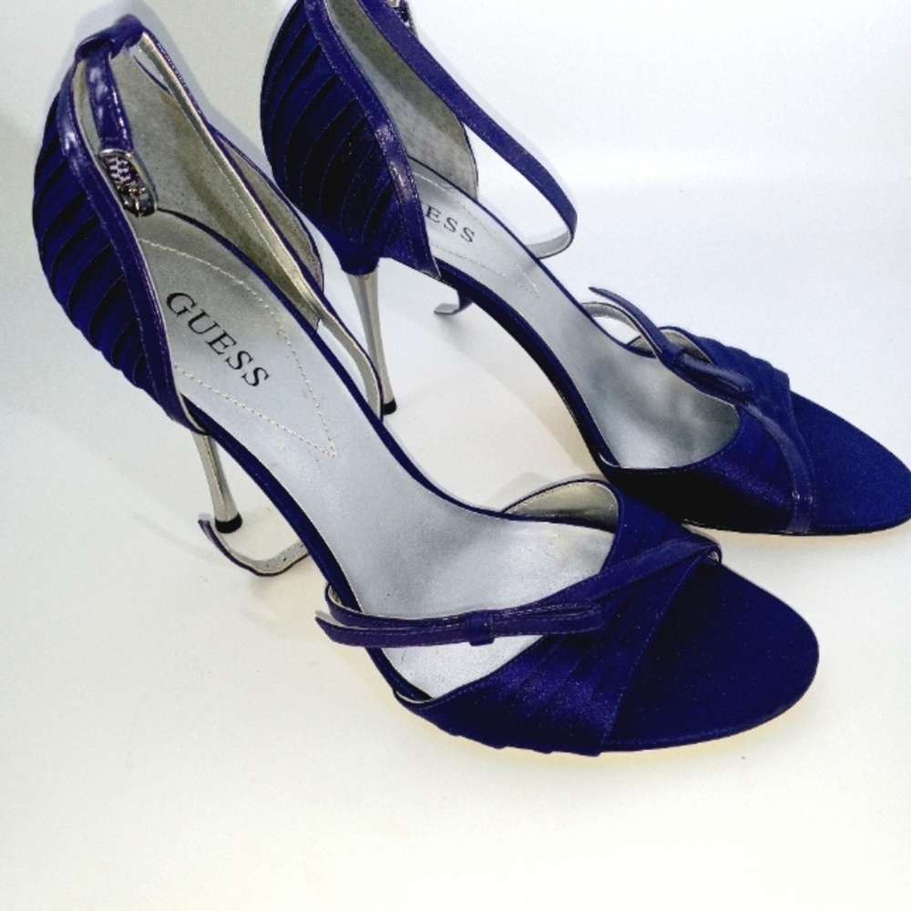 GUESS PURPLE HEELS